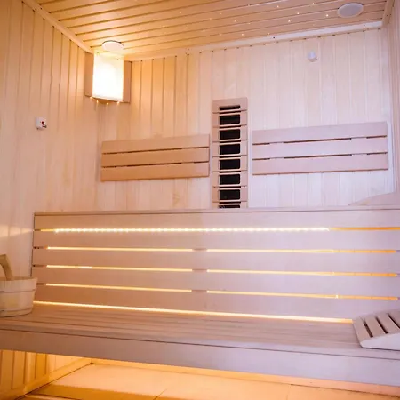 Onyx Breeze - Pool &