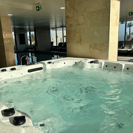 Onyx Breeze - Pool & Apartment