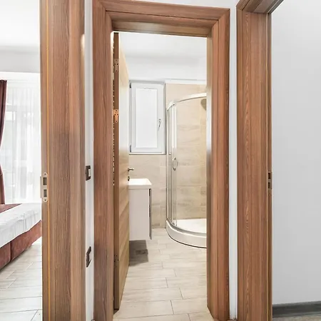 Onyx Breeze - Pool & Apartment