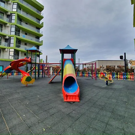 Onyx Breeze - Pool & アパート ナボダリ