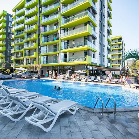 Onyx Breeze - Pool &
