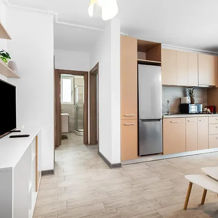 Onyx Breeze - Pool & アパート ナボダリ