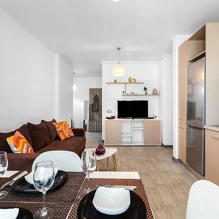 Onyx Breeze - Pool & ナボダリ